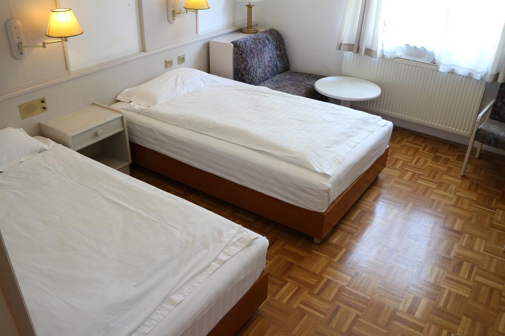Hotel Wasserpalast - Breakfast For Free!!! Graz Rom bilde