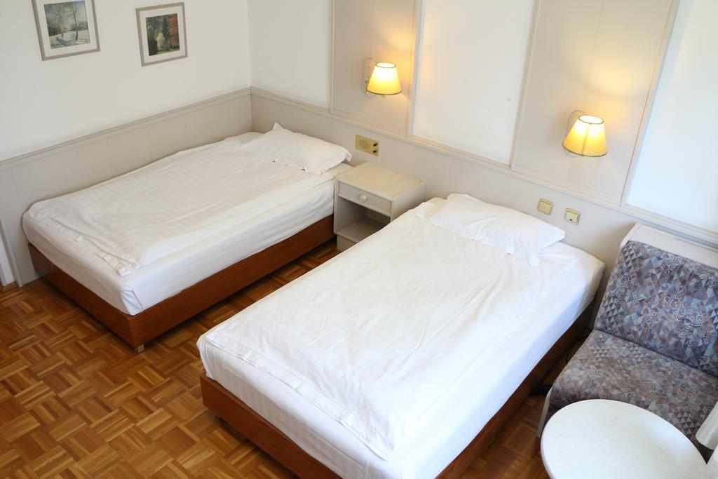Hotel Wasserpalast - Breakfast For Free!!! Graz Rom bilde