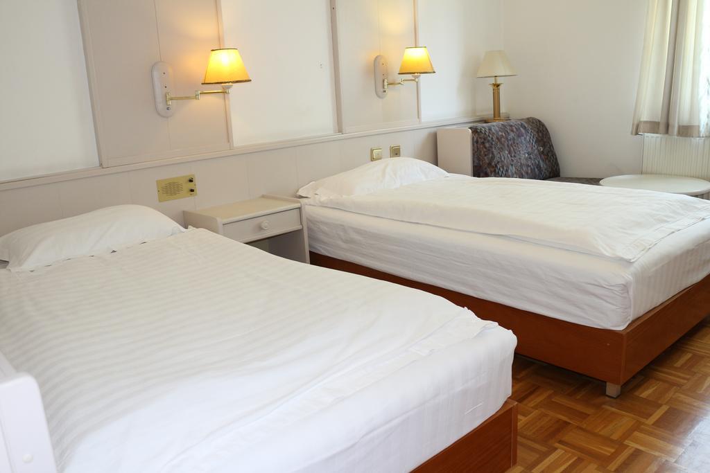 Hotel Wasserpalast - Breakfast For Free!!! Graz Rom bilde