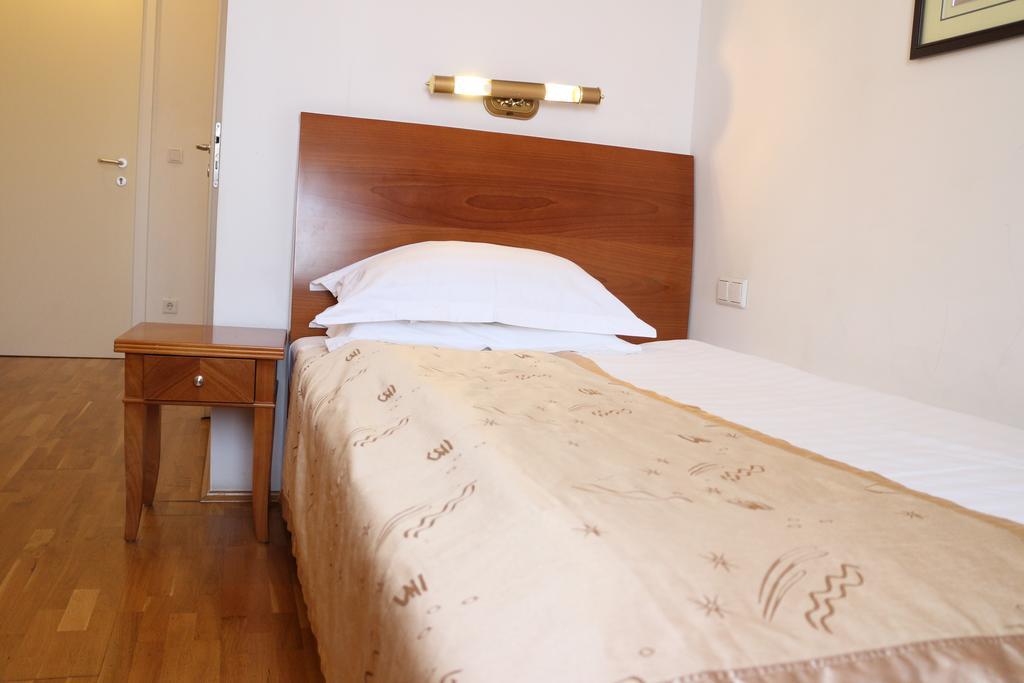 Hotel Wasserpalast - Breakfast For Free!!! Graz Rom bilde