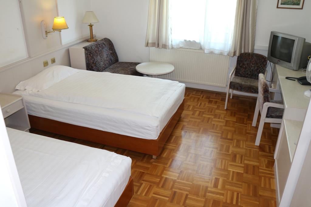 Hotel Wasserpalast - Breakfast For Free!!! Graz Eksteriør bilde